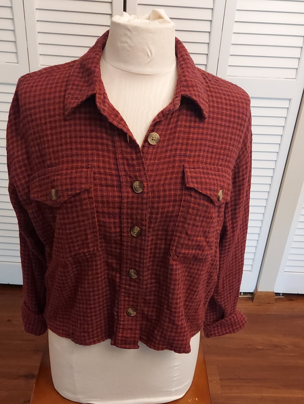 American Eagle Outfitters Cropped 100% Cottob Plaid Button-Front Shirt